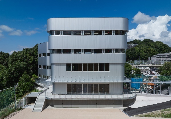 学校法人松本学園 広島桜が丘高等学 特別教室棟「SAKULABO」
